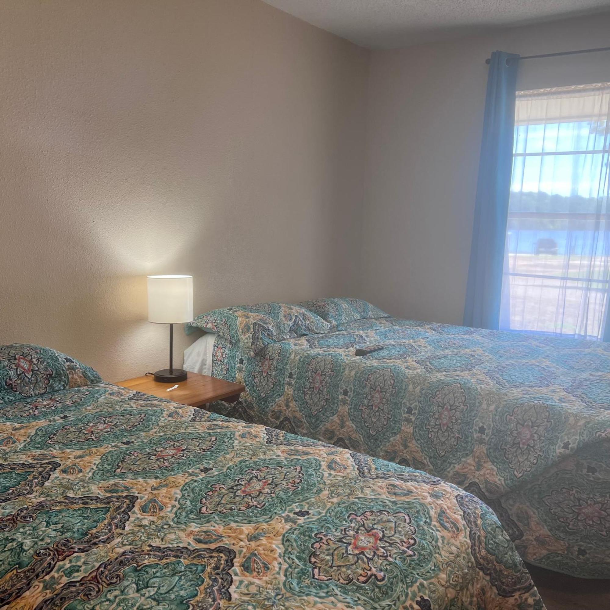 Alpine Lakeside Motel Room Backside Hemphill Εξωτερικό φωτογραφία